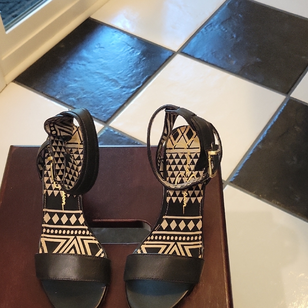 Jessica Simpson Black Geometric Sandals